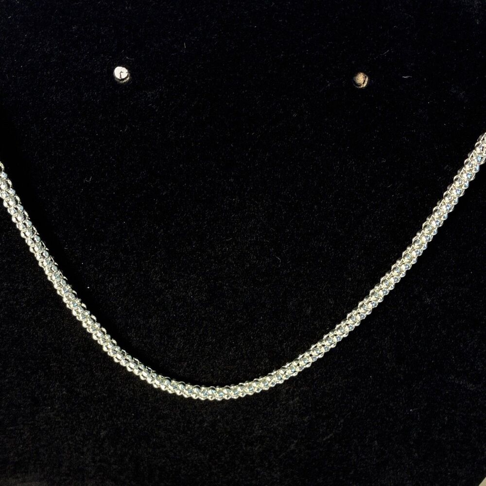 Lightweight Silvertone Chain Maybe Aluminum? 24 Inches No Clasp